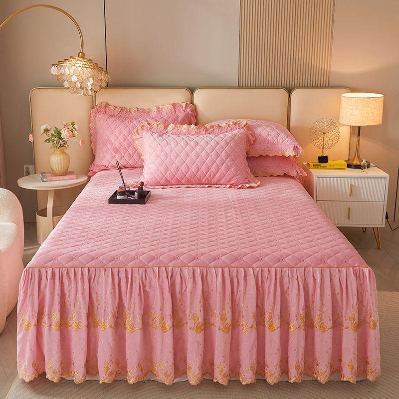 Zeitgenössisches gestepptes Karomuster-Spitzen-Bettrock-Set mit Kissenbezügen - 3-teilig, weiches, bequemes, atmungsaktives einfarbiges Design für das Schlafzimmer