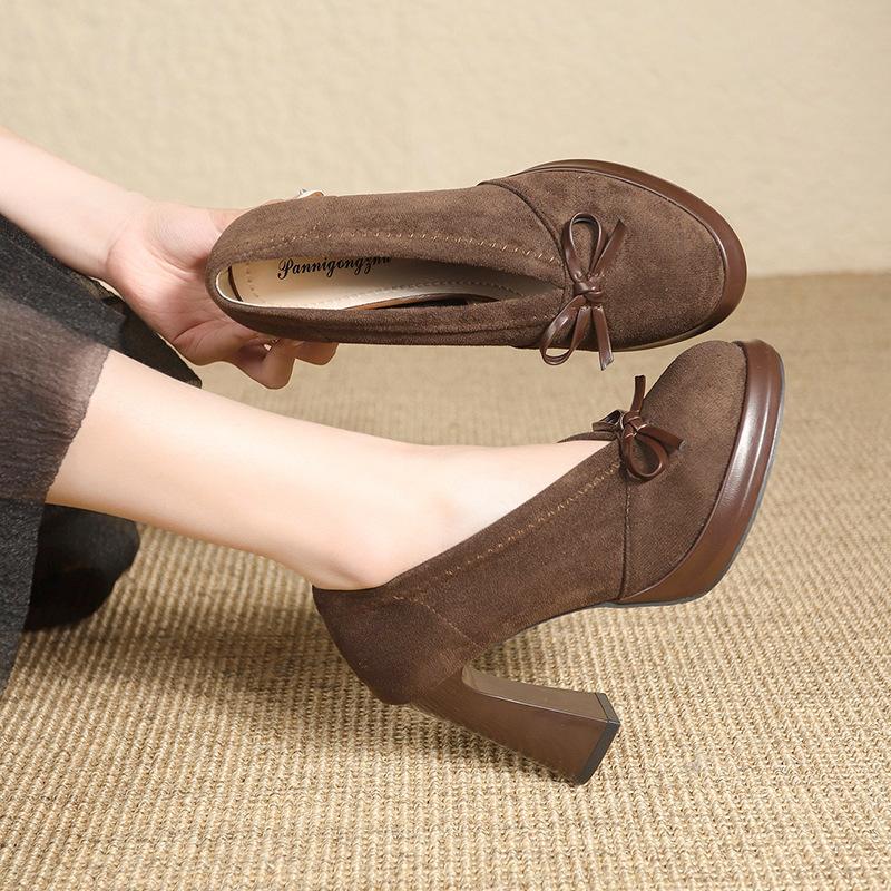 

Белые французские ретро туфли на толстом каблуке женские весенние и осенние новые модные туфли с бантом и круглой головкой темпераментные водонепроницаемые туфли для стола 40 коричневый