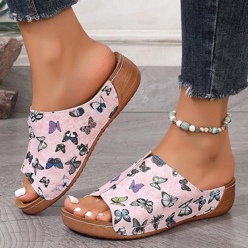 Fashion Butterfly Printed Wedge Slippers for Women Lightweight Peep Toe Platform Sandals Woman Summer 2025 Comfort Non Slip Beach Slides