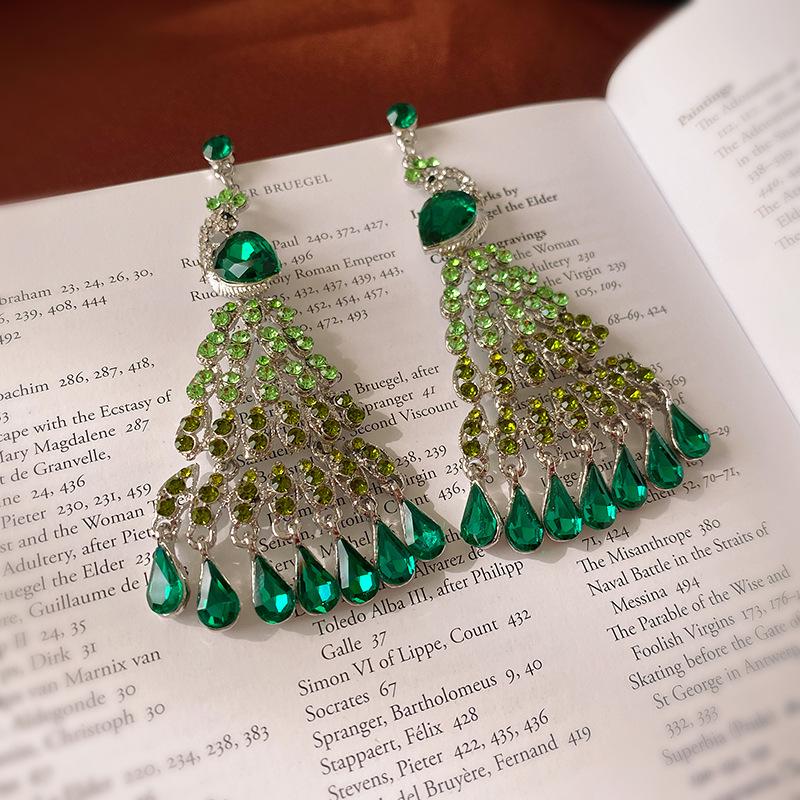 Vintage Silver Needle Zircon Earrings – Retro Luxury Court Style Studs.