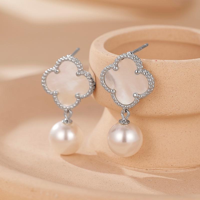 925 Sterling Silver Lucky Clover Pearl Stud Earrings - Autumn/Winter Collection