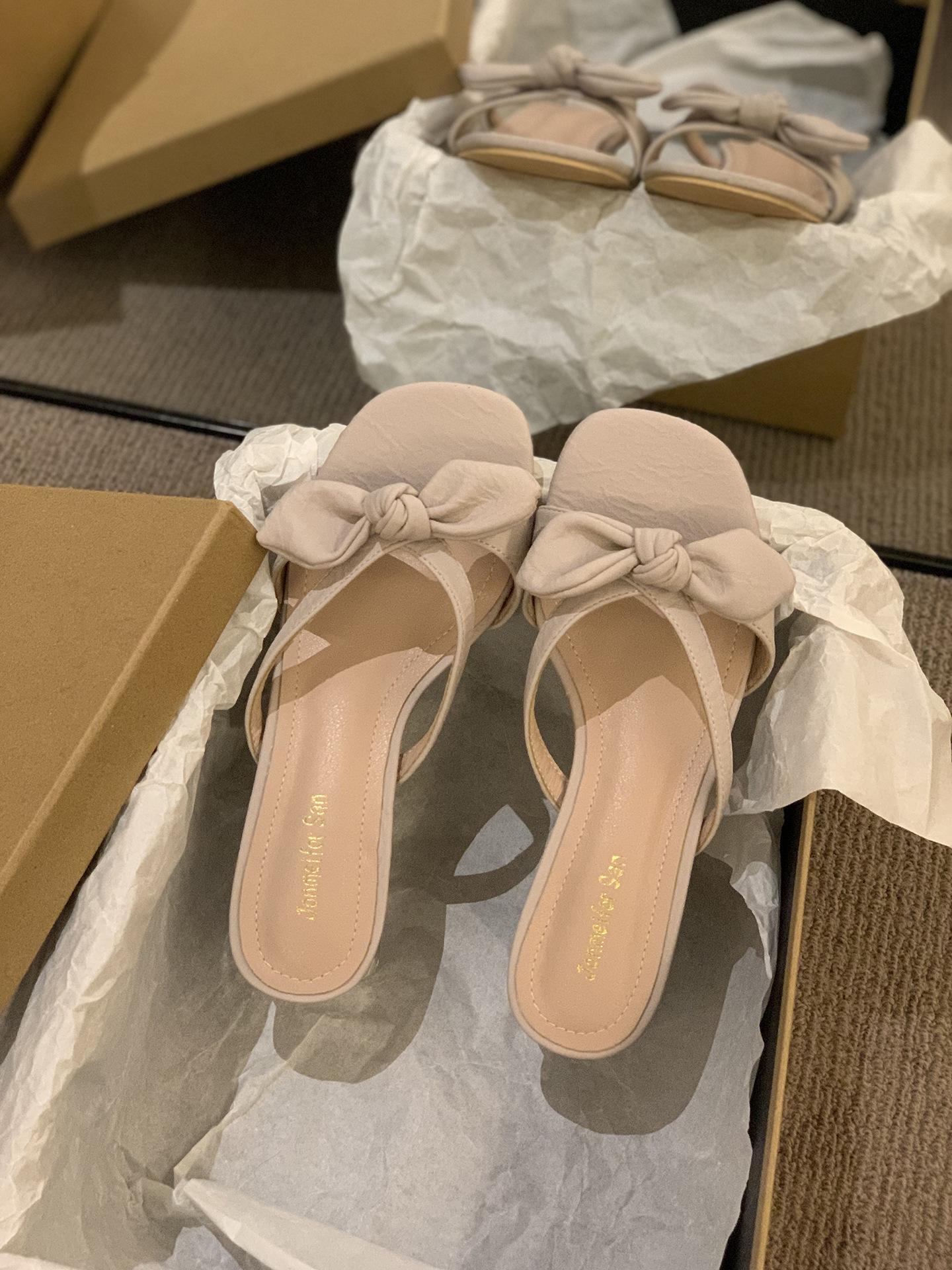 

Korean version crystal thick heel bow retro yellow open-toed thin cool slippers fashion women s summer new one-word drag 39