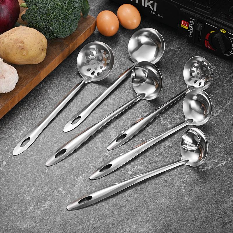 High Quality Soup Ladle Stainless Steel Leaking Spoon Colander Stainless Oil Ladl Strainer Oil Soup Separate Spoon
