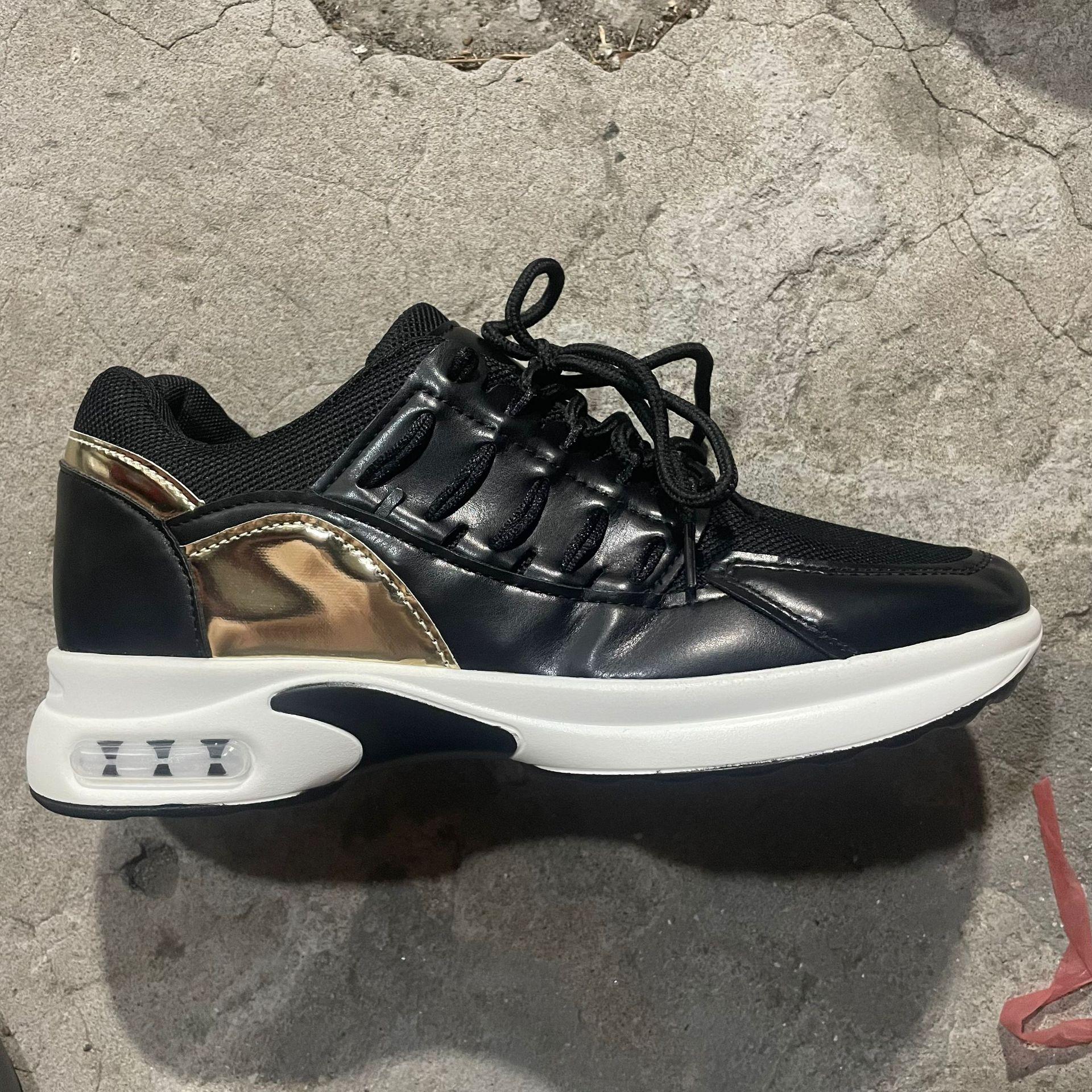 

Женские спортивные туфли больших размеров, повседневные, сетчатые, с круглым носком, на шнуровке, однотонные кроссовки 35-43 35 чёрный