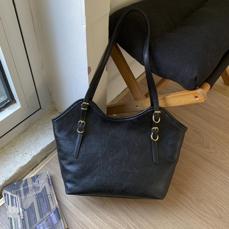 

Tote bag women s autumn and winter retro shoulder bag commuter women s bag fashion shoulder bag