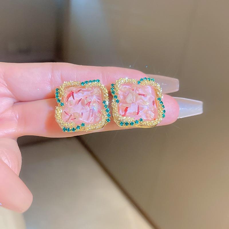 Retro Court Style Earrings Niche Light Luxury High-end Stud Earrings Versatile Earrings