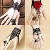 2 Stück Cosplay Kostüm Prop Spitzenarmband mit Ring Armreifen Schmuck Finger Handkette Schmuck Geschenk