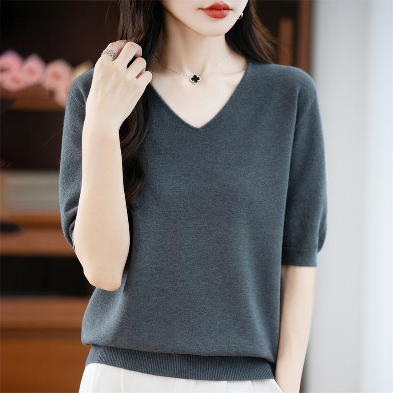 Knitted Short-sleeved T-shirt for Women A Thin V-neck Half-sleeve Top for Summer and Autumn