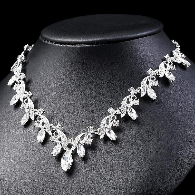 3pcs High-end Droplet Shaped Crystal Inlaid Necklace and Earring Set Simple and Durable Bridal Wedding Dress Accessories