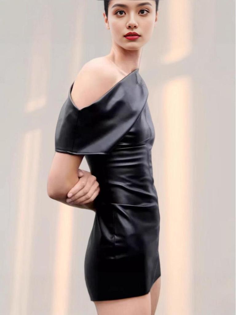 Evropský a americký styl Faux kožené řasené šaty pro podzim/zimu 2052