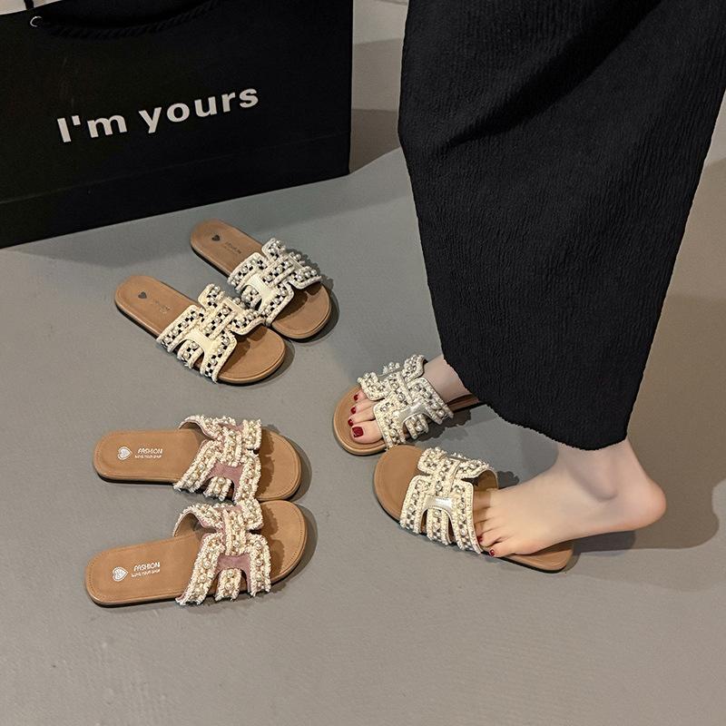 2025 summer new Xiaoxiangfeng flat-bottomed slippers women wear spring soft-bottomed fairy versatile pearl beach sandals