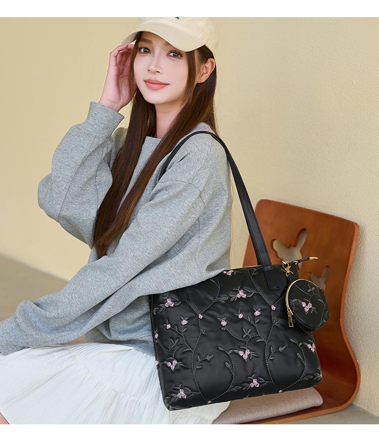 Stylowa Haftowana Kwiatowa Torba Crossbody 2025 - Torebka w Koreańskim Stylu z Pojedynczym Paskiem na Ramię, Mała Okrągła Torebka