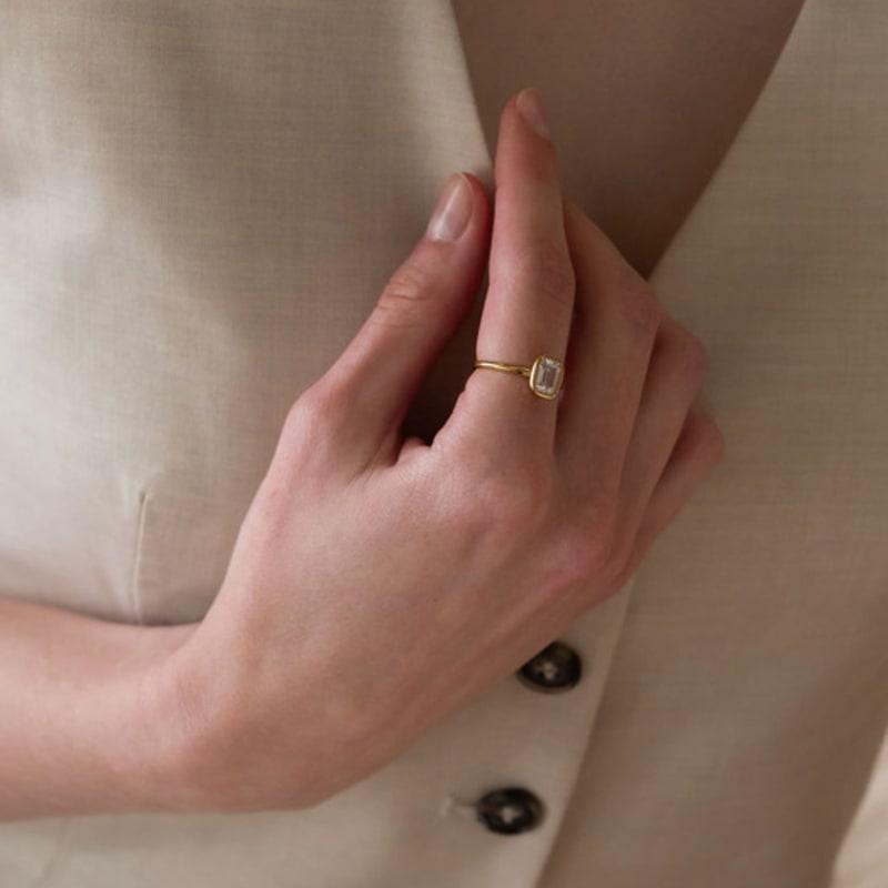 Aube de moi Classic Square Cubic Ring