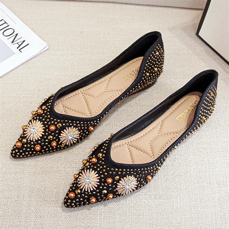 Fashion Metal Rivet Decoration Flats Women Luxury Rhinestone Design Pointed Toe Loafers for Women Soft Sole Comfort Mules Casual Shoes