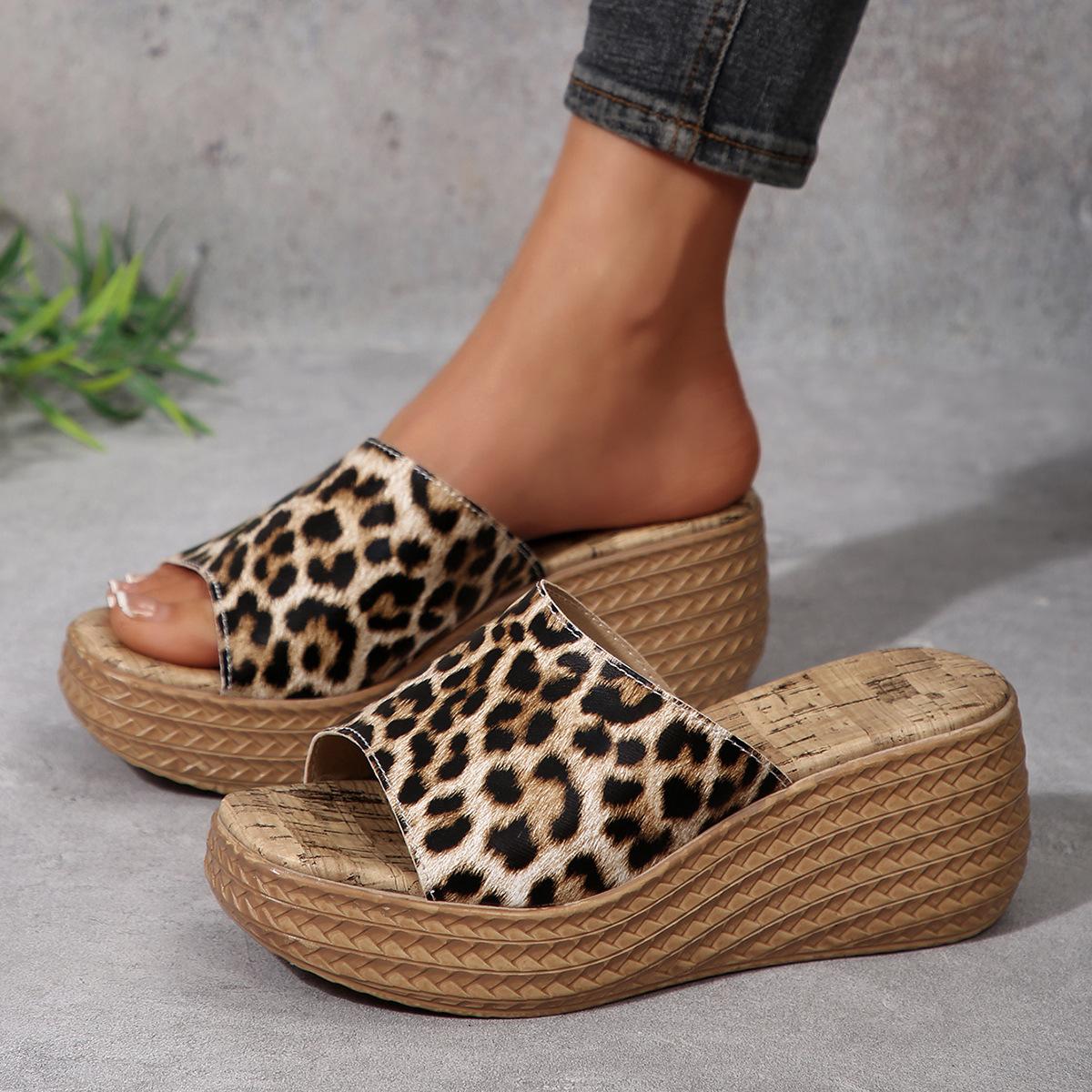 

Летние шлепанцы на высокой танкетке 2025 года, женские, для внешней торговли, европейские и американские, большого размера 43, повседневные, однотонные сандалии 43 цветной печати леопарда