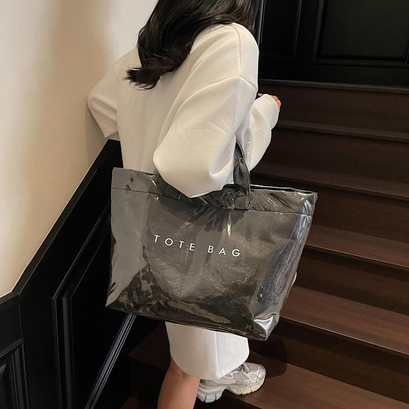 

Fashion Dupont paper jelly bag 2025 new commuter large capacity kraft paper handbag shopping bag trend 45*13*30 чёрный