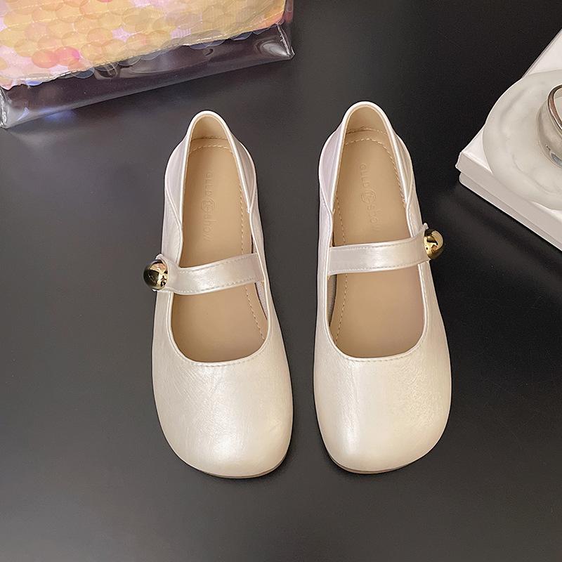 Niche Mary Jane Single Shoes Women's Flat Bottom Shallow Mouth Summer 2025 New Versatile French Round Head Small Leather Shoes