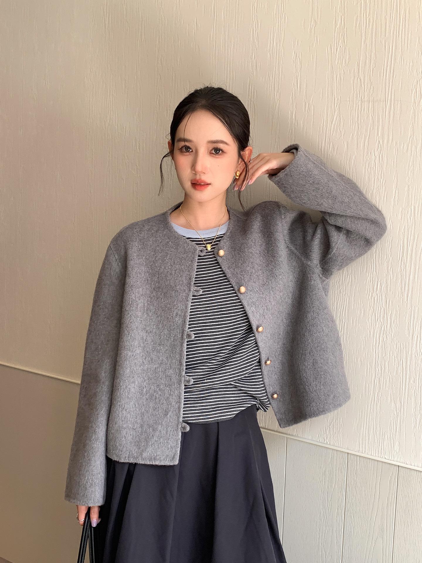 Женское двустороннее пальто Yi Er Shan с эффектом шерсти: Китайский стиль, Высококачественный, Круглый вырез, Короткий. S