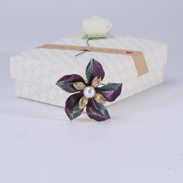 Stylish Fashionable Flower Brooches Plain Minimalist And Versatile Small Fresh Temperament Ladies Clothing AccessoriesFlower Jewelry