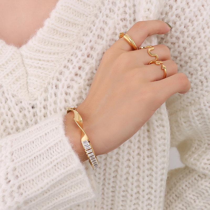 18k Gold Inlaid Zirconia Geometric Twist Bracelet for Women