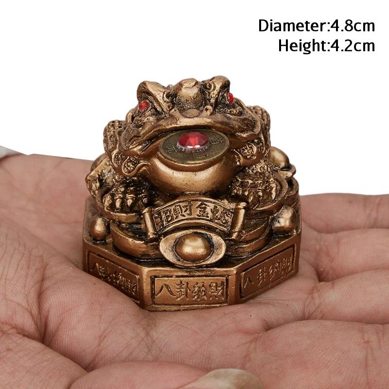Chinese Style Feng Shui Golden Toad with Movable Coin In Mouth Wealth Fortune Ornament Richness Figurine Home Office Desk Decor