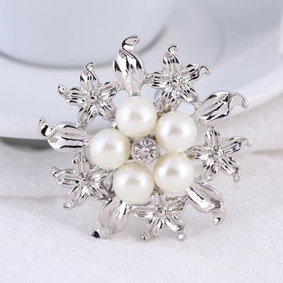 Popular Clothing Personality All -Match Retro Rhinestone Pearl Petal Brooch Corsage