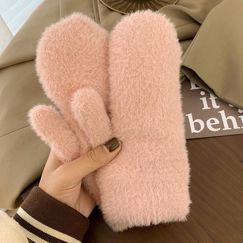 Cozy Warm White Plush Winter Gloves For Women Featuring Soft Faux Rabbit Fur