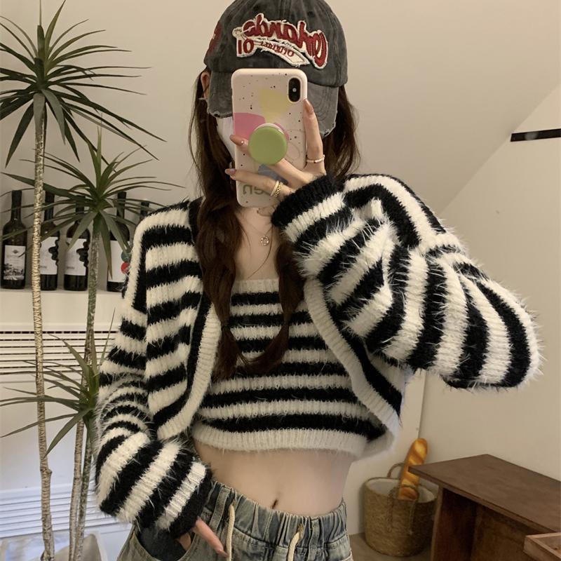 Pure Desire Style Kurze Mode Pullover Set Frauen Gestreifte Strickjacke Verwestlichte Tank Top Zwei Stück Set Mantel Weibliche