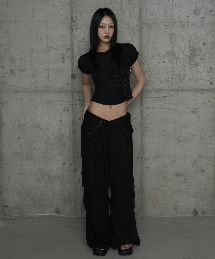 ETRE AU SOMMET Drape Pintuck Zipper Roll-Up Short Top (Black)