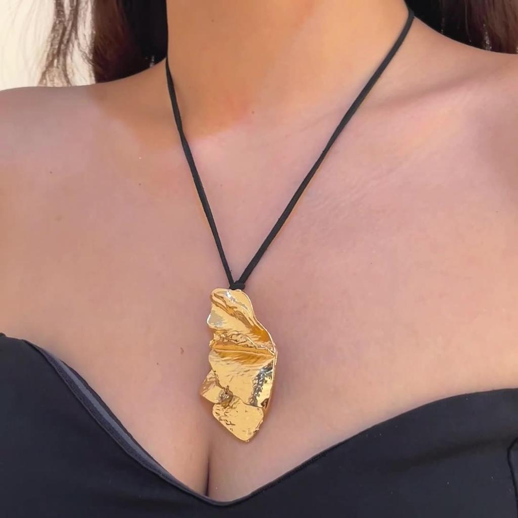 Irregular Pendant Necklace