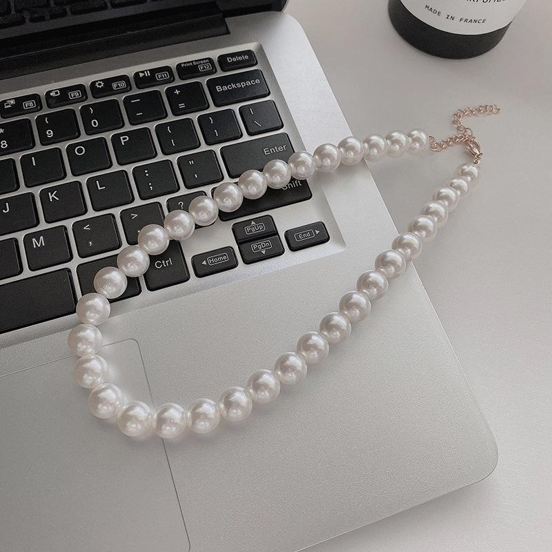 Retro French Pearl Necklace Women's Versatile Niche Temperament Beaded Collarbone Chain New Trendy Personality