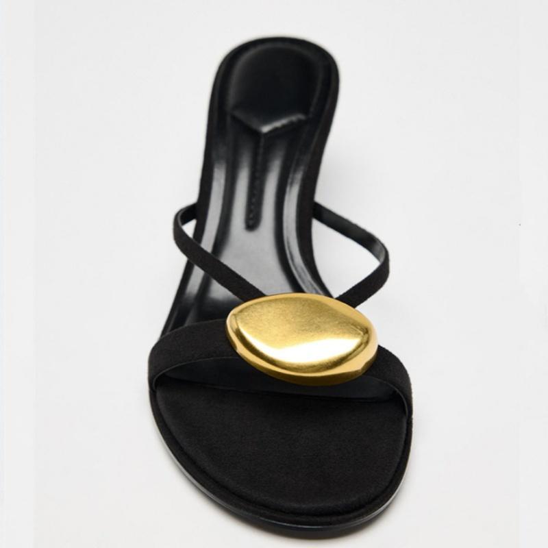 Fashion New Summer Comfortable Women Sandals Black Metal Decorative Women Sandals Outerwear Fashion Casual Open Toe Thin Heels Slippers