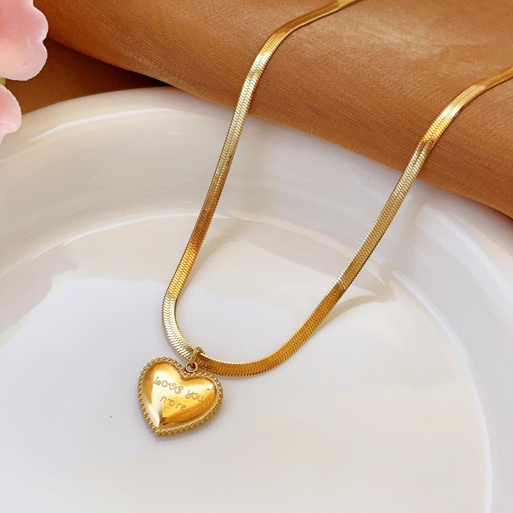 Złoty naszyjnik ze stali nierdzewnej: Elegancka, Wszechstronna, Nieblaknąca Biżuteria Damska