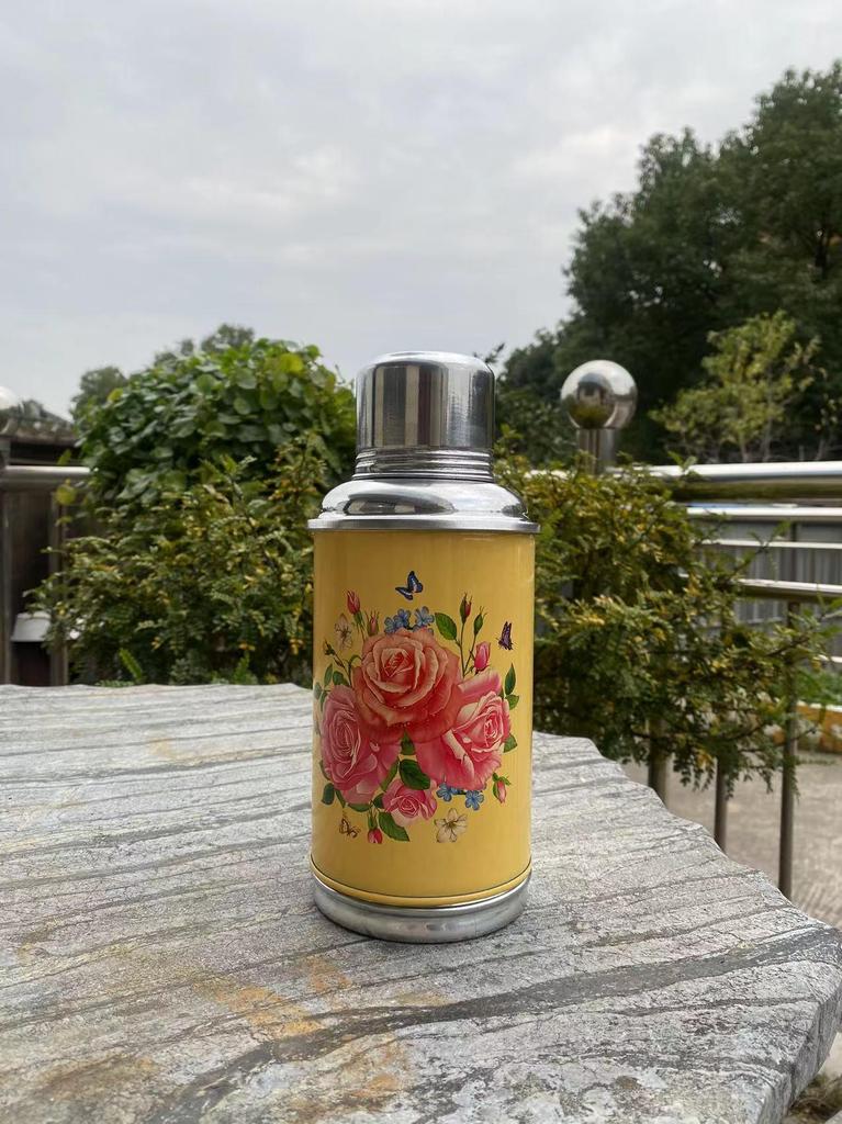 Retro Chinese-Style Hand-Held Hot Water Bottle for Weddings and Home Use