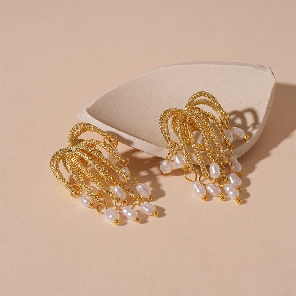 

Irregular Metal Flower Earrings Vintage Exaggerated Earrings Exquisite Pearl Tassel Earrings Gift золотий
