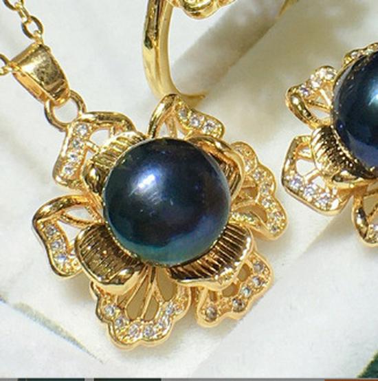 Three-Piece Freshwater Pearl Necklace Set with 3D Flowers: 8-9mm Pearls, High Luster, Slight Imperfections, Multiple Colors