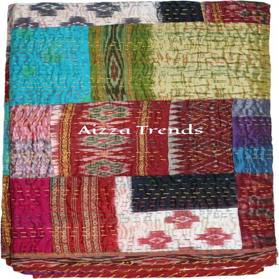 Aizza Trends Handgefertigte Patchwork- und Patola-Arbeit Kantha-Quilt aus reiner Baumwolle - Traditionelle indische Tagesdecke - Vintage Baumwollseide Sari-Quilt
