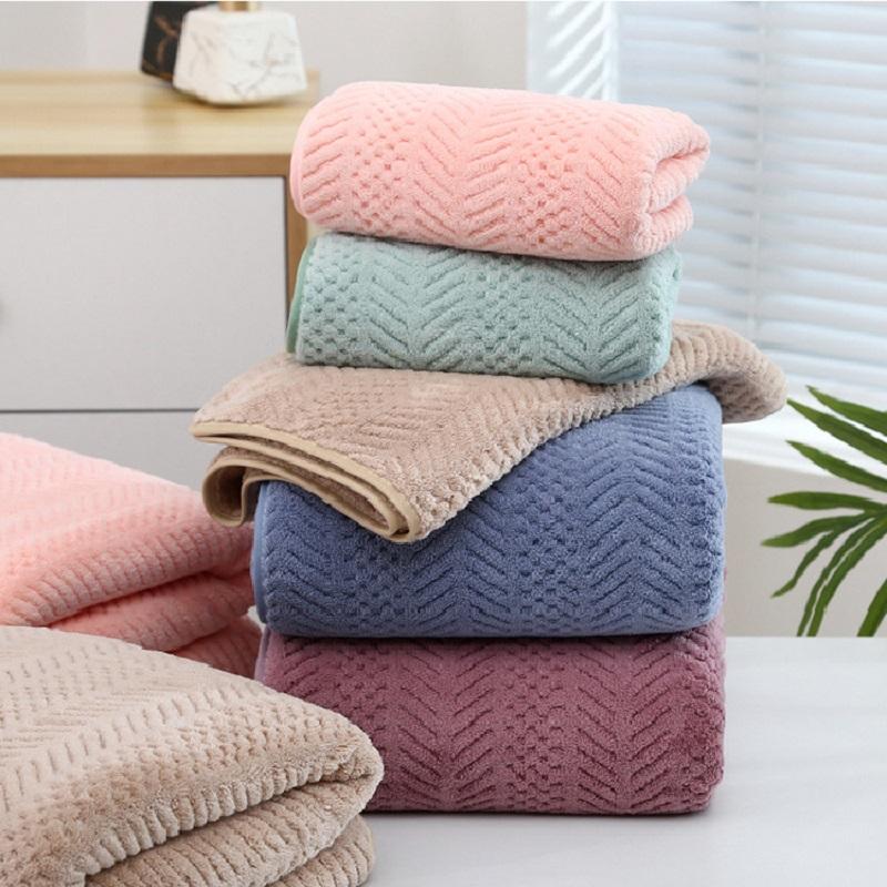 Large Coral Calf Bath Towel with High-quality Trim, a Set of 2 Pieces, Thick and Soft Beach Towel, Water Absorption