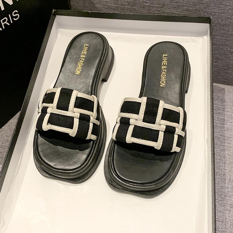 

Super fire temperament thick-soled cool slippers women s summer wear fashion 2025 new niche high-end going out beach shoes 40 чёрный