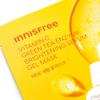 10szt._[INNISFREE] Serum rozjaśniające z witaminą C, zieloną herbatą i enzymami 23ml (Próba)