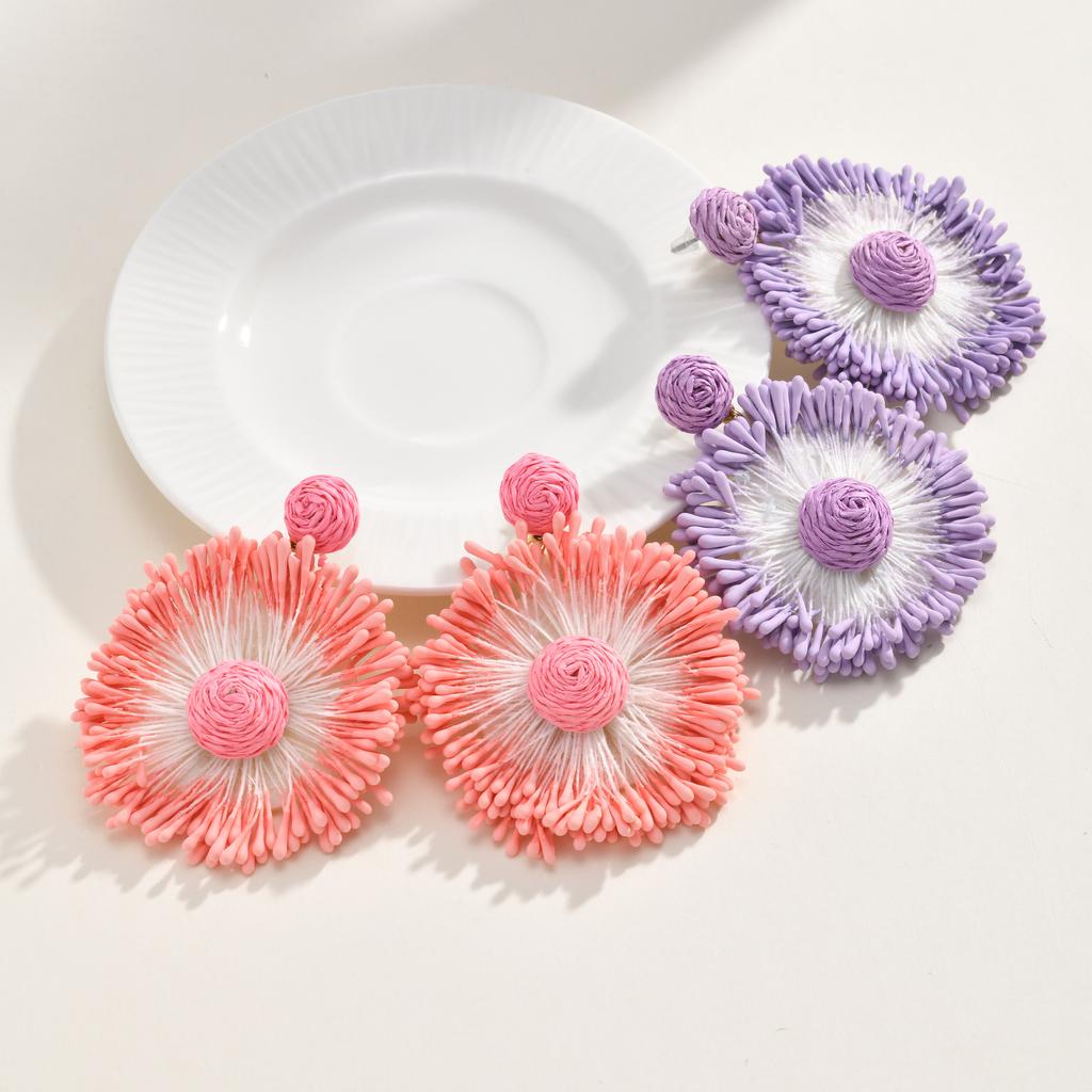 Vnox Bohemia Handmade Colorful Raffia Sunflower Earrings for Women Sweet Cute Exaggerated Pink Ear Vacation Beach Style Jewelry