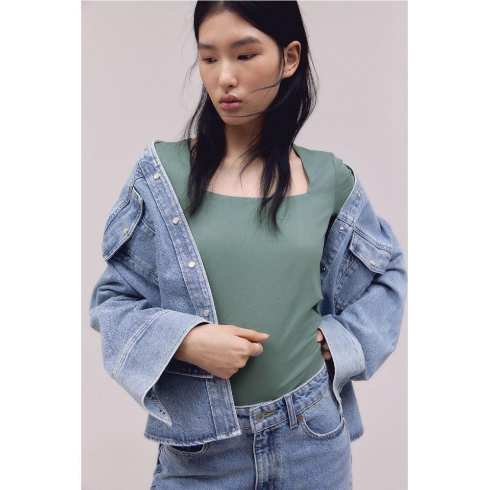 

Топ HM с квадратным вырезом пыльно-зеленый