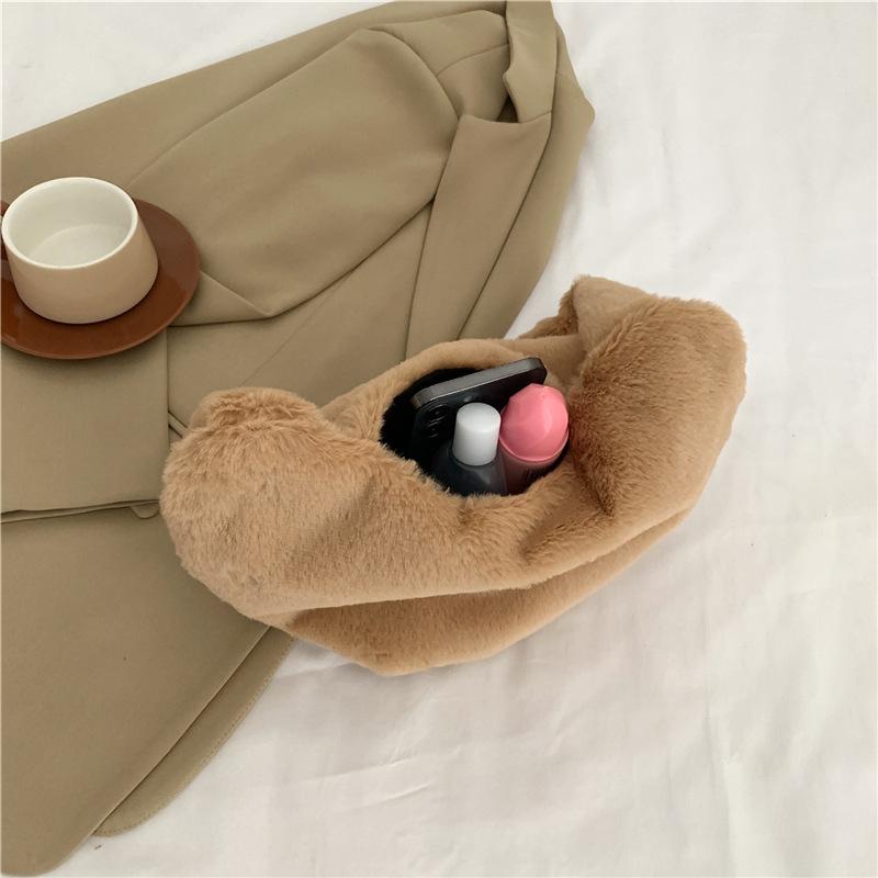 New autumn and winter contrasting colors, portable shoulder bag, underarm bag, simple casual plush bag, fashionable