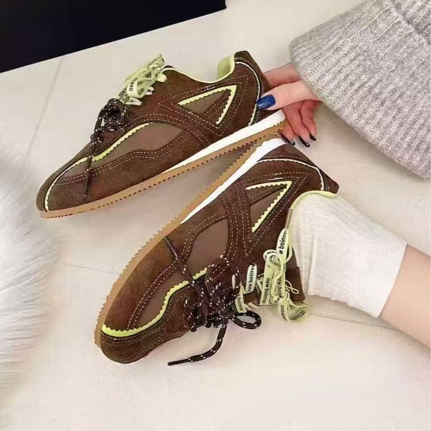 Women's Casual Shoes 2026 Autumn New Vintage Trend Outdoor Non Slip Running Shoes Lightweight Comfort Lace Up Soft Sole Sneakers