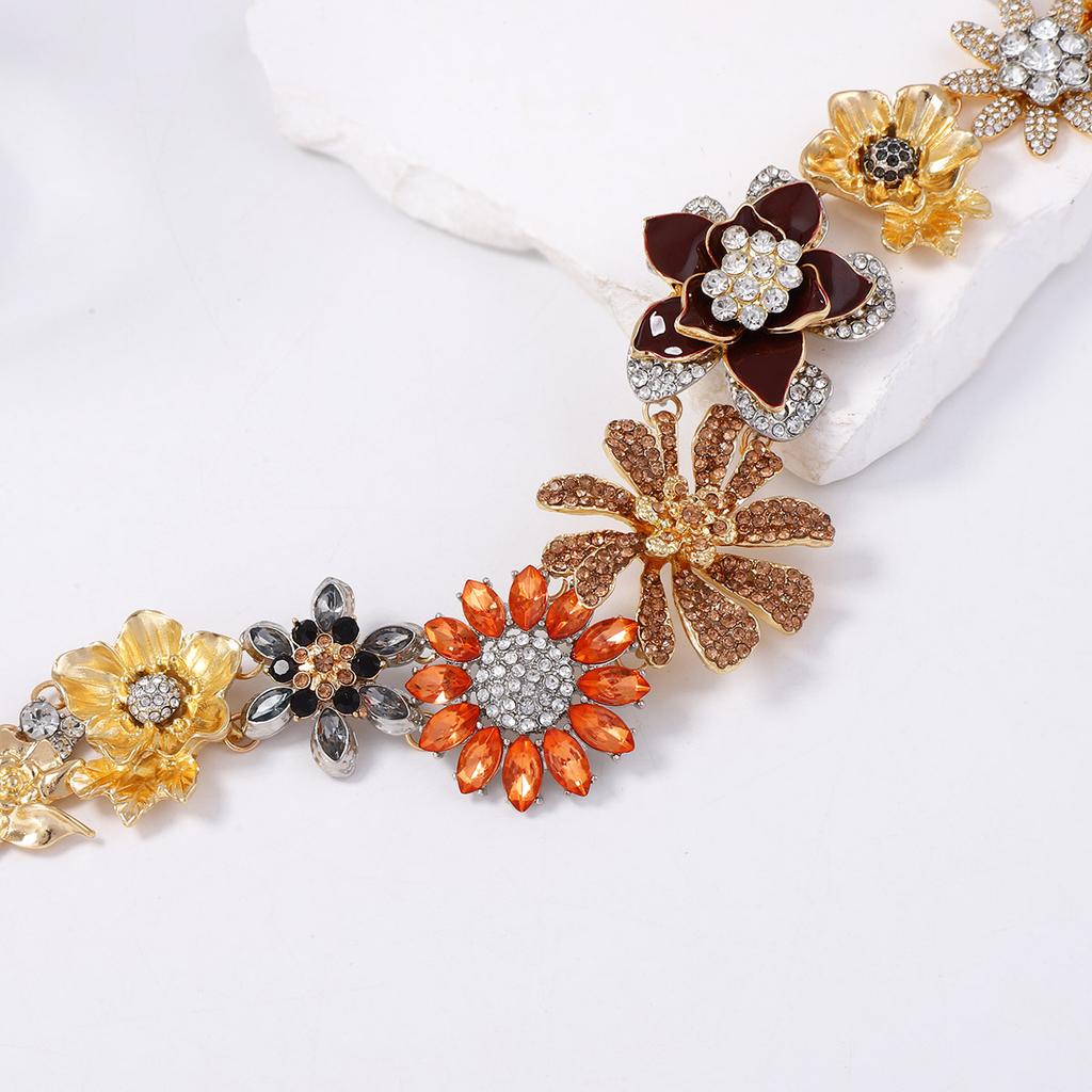 Hafif lüks zarif retro trend alaşım tam pırlanta çiçek çiçek zincir köprücük kemiği zinciri kadın boyun zinciri