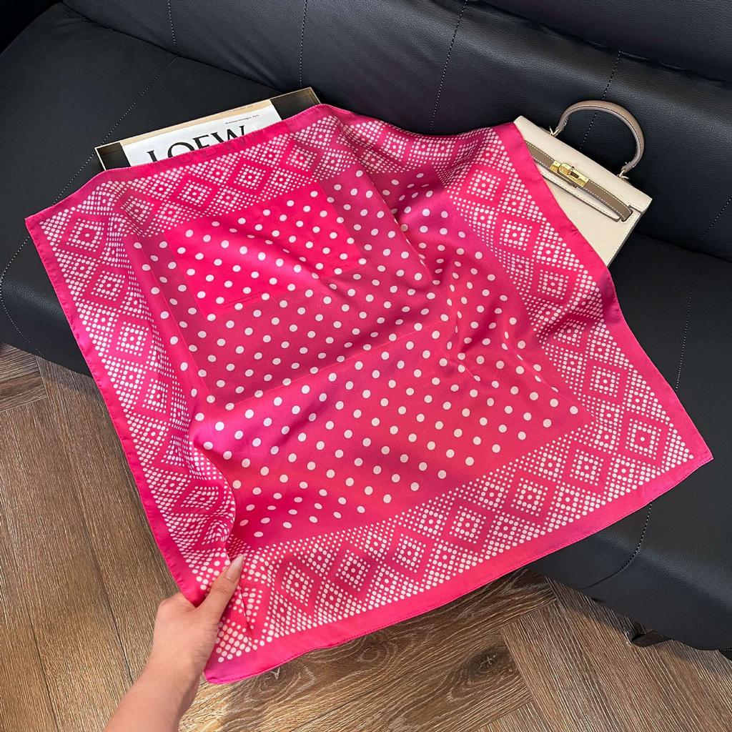 Simulated silk women's small square scarf, Korean cashew nut leopard print small silk scarf, headscarf, four-season scarf, professional scarf.
