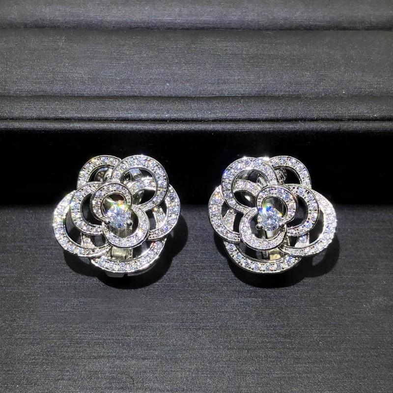 Funkelnde Blumenstecker Silberfarben Luxuriöse Trendige Ohrringe für Frauen Ästhetische Accessoires Hochzeit Damenschmuck