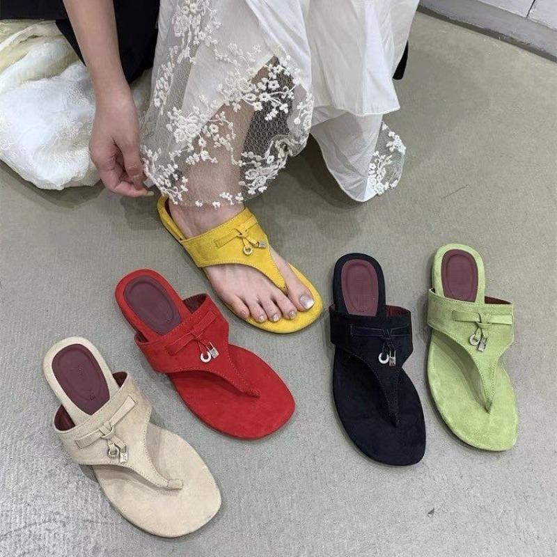 2025Fashion Metal Buckle Tassel Toe-clip Slippers Women Sandals Summer Flat Slippers Wearing Outside Casual Beach