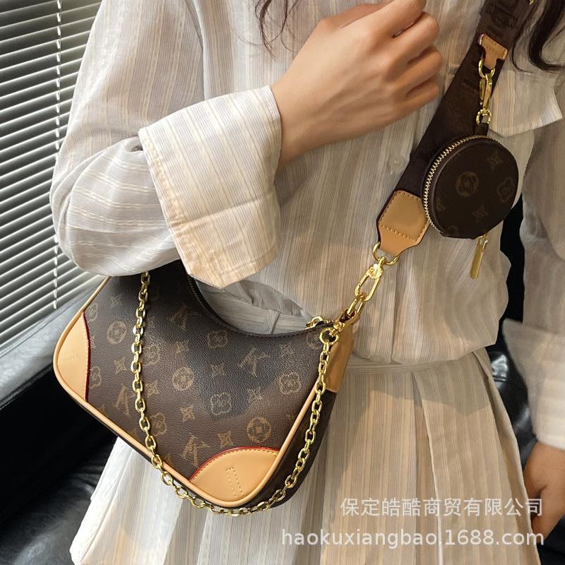 Premium Bag Women's 2025 New Popular Fashion Versatile Shoulder Bag Large Capacity Chain Commuter Bucket Bag
