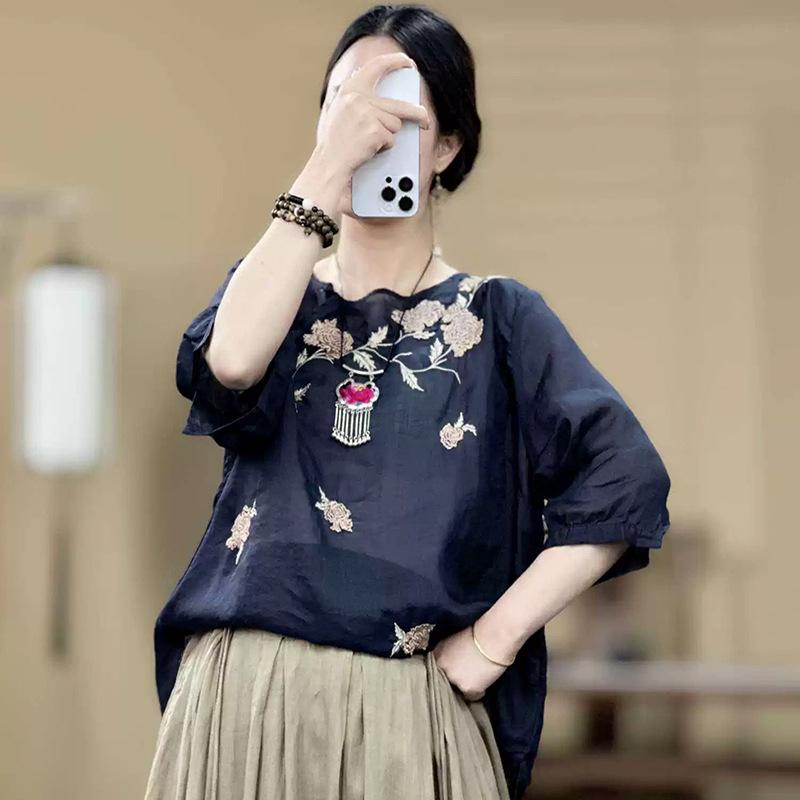 

Summer new product temperament loose large size pullover round neck cotton and linen short sleeve medium sleeve shirt top literary embroidery T-shirt M темно-синього кольору